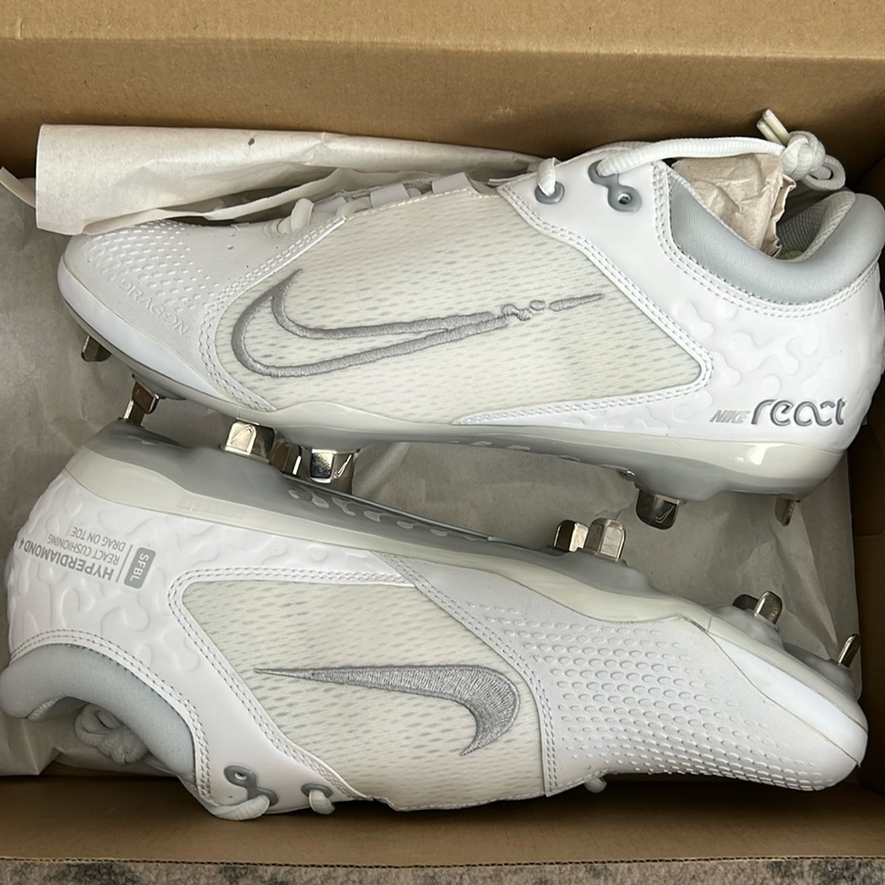 New! Nike Hyperdiamond 4 Elite White/Grey Softball Women Size 10 (CZ5917-100)